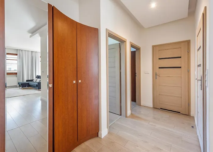 Meiguan With Huge Terrace + Extra 2 Parking Spots