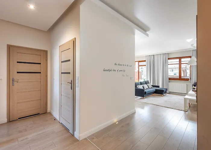 Meiguan With Huge Terrace + Extra 2 Parking Spots *