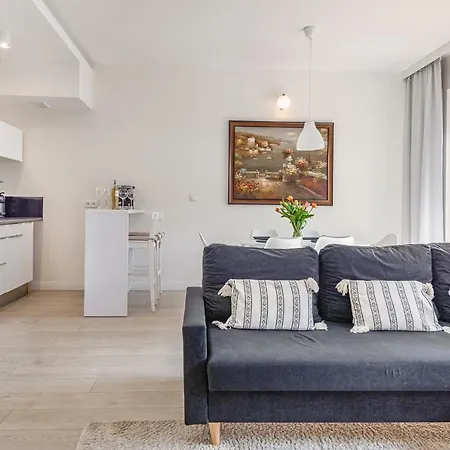 شقة Meiguan With Huge Terrace + Extra 2 Parking Spots