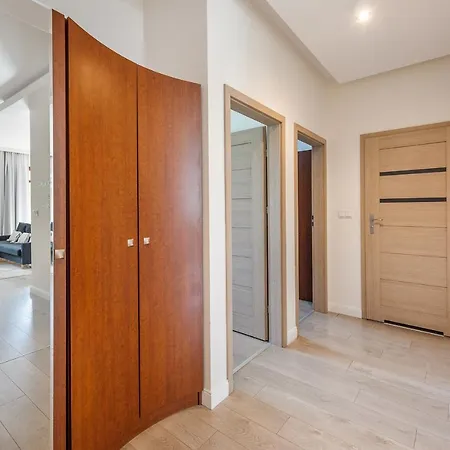 Meiguan With Huge Terrace + Extra 2 Parking Spots