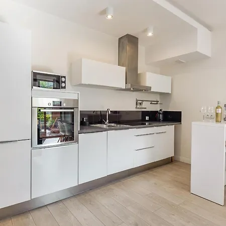 شقة Meiguan With Huge Terrace + Extra 2 Parking Spots