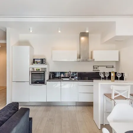 Meiguan With Huge Terrace + Extra 2 Parking Spots شقة *