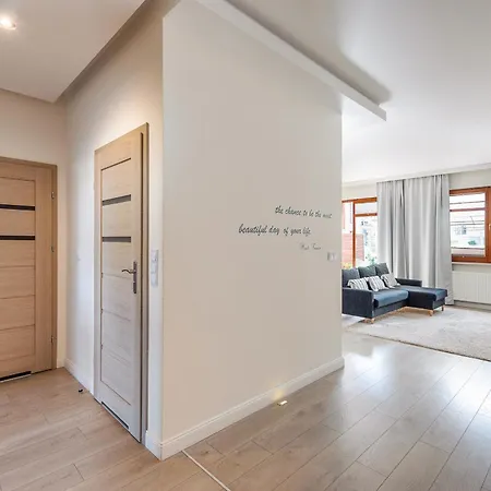 Meiguan With Huge Terrace + Extra 2 Parking Spots *