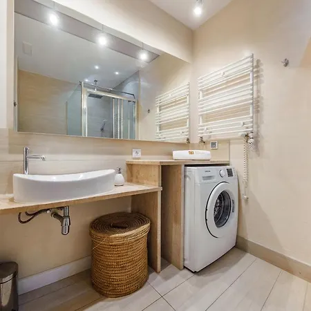 Meiguan With Huge Terrace + Extra 2 Parking Spots * 그단스크